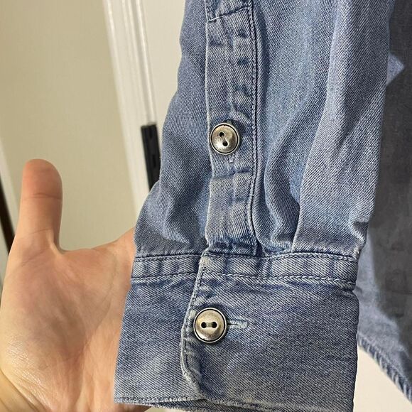 Vintage Chico's Design Denim Blue Jean Button-Up Shirt Silver Buttons - Picture 5 of 6